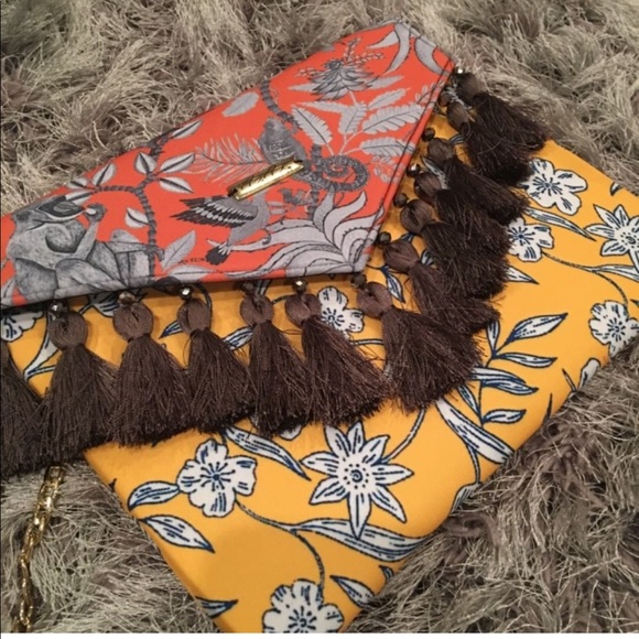 Edgy clutch
